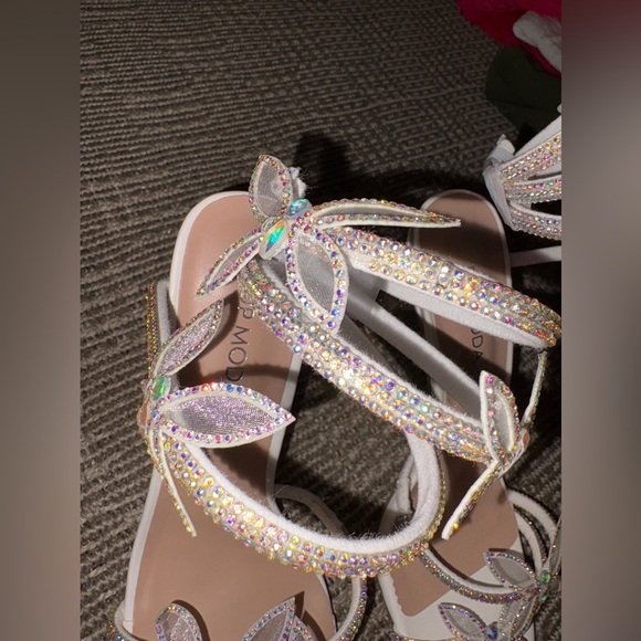 White butterfly heels - Picture 3 of 5